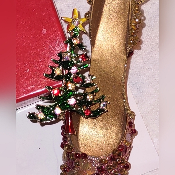 Almost Charlie Brown Christmas Tree Brooch - Picture 8 of 12